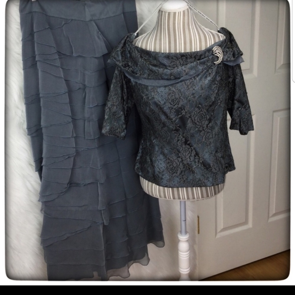 🆕 Daymor Couture 2 piece evening wear scalloped